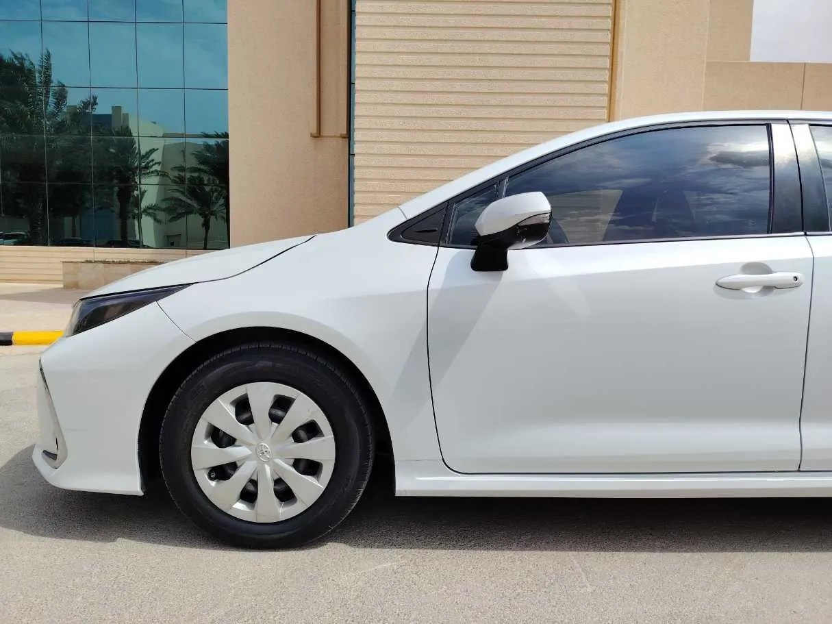 Car image 9