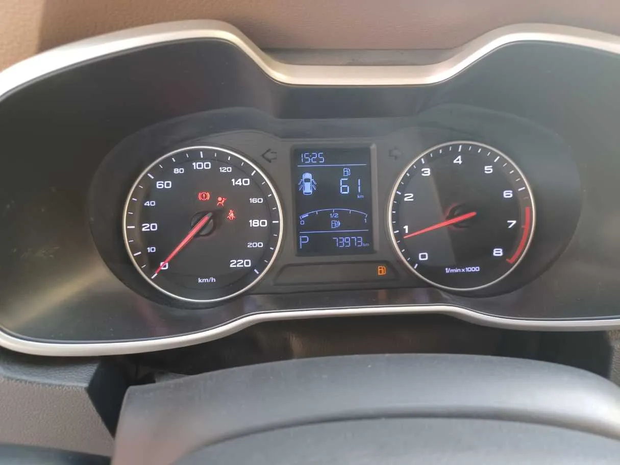 Car image 19
