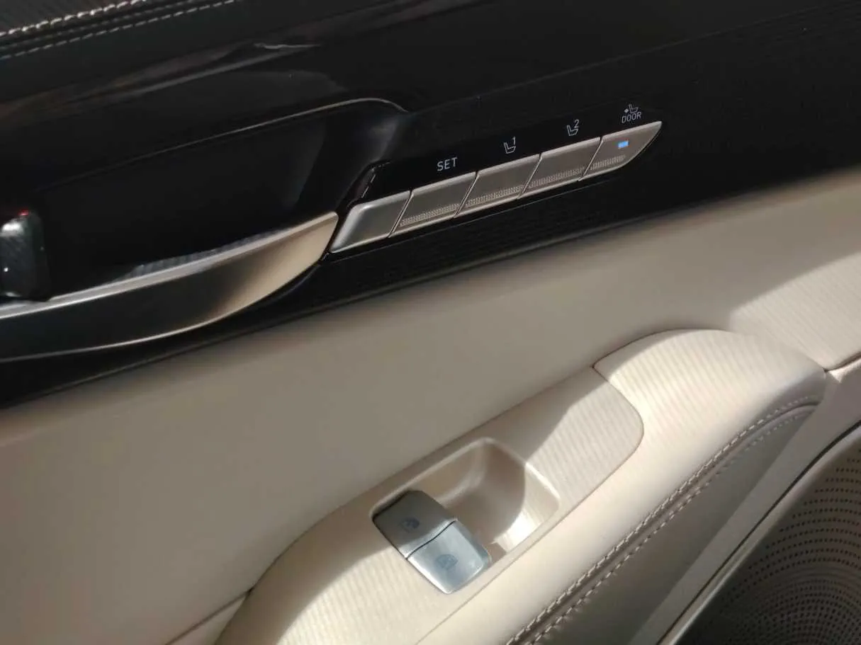 Car image 40
