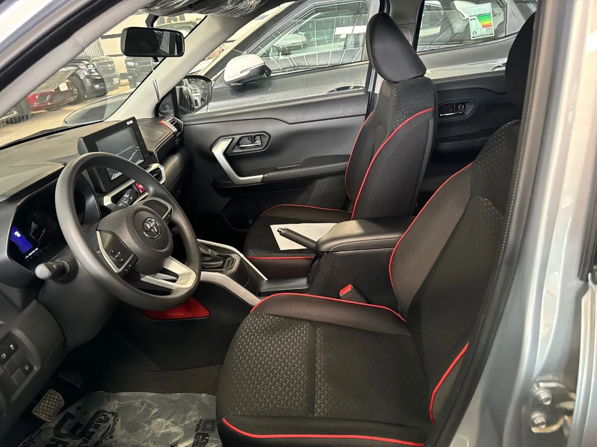 Car image 6