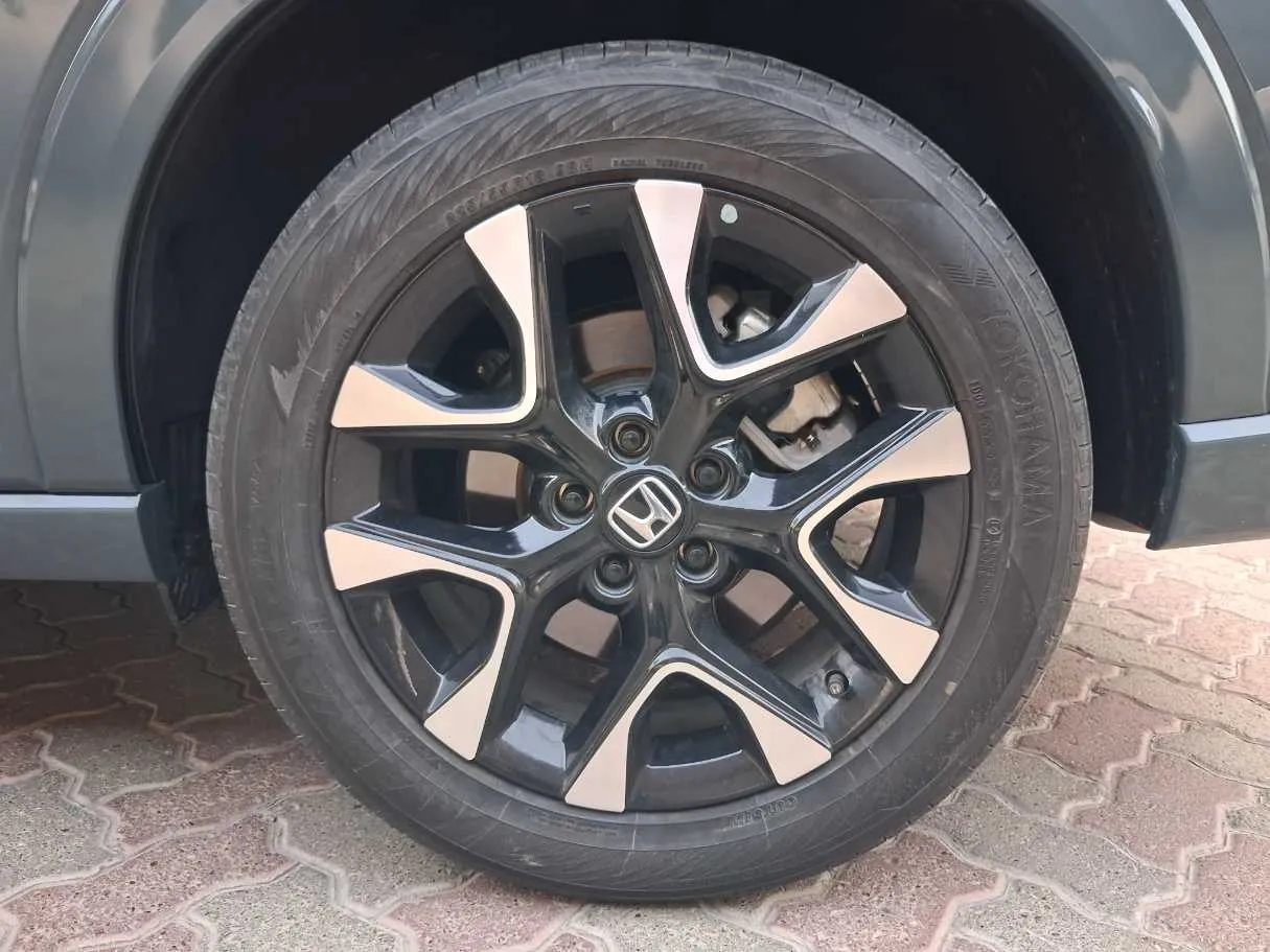 Car image 9