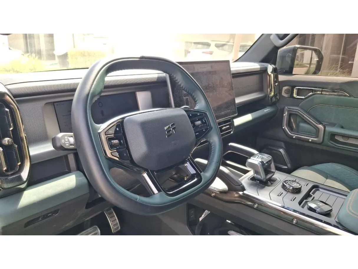 Car image 11
