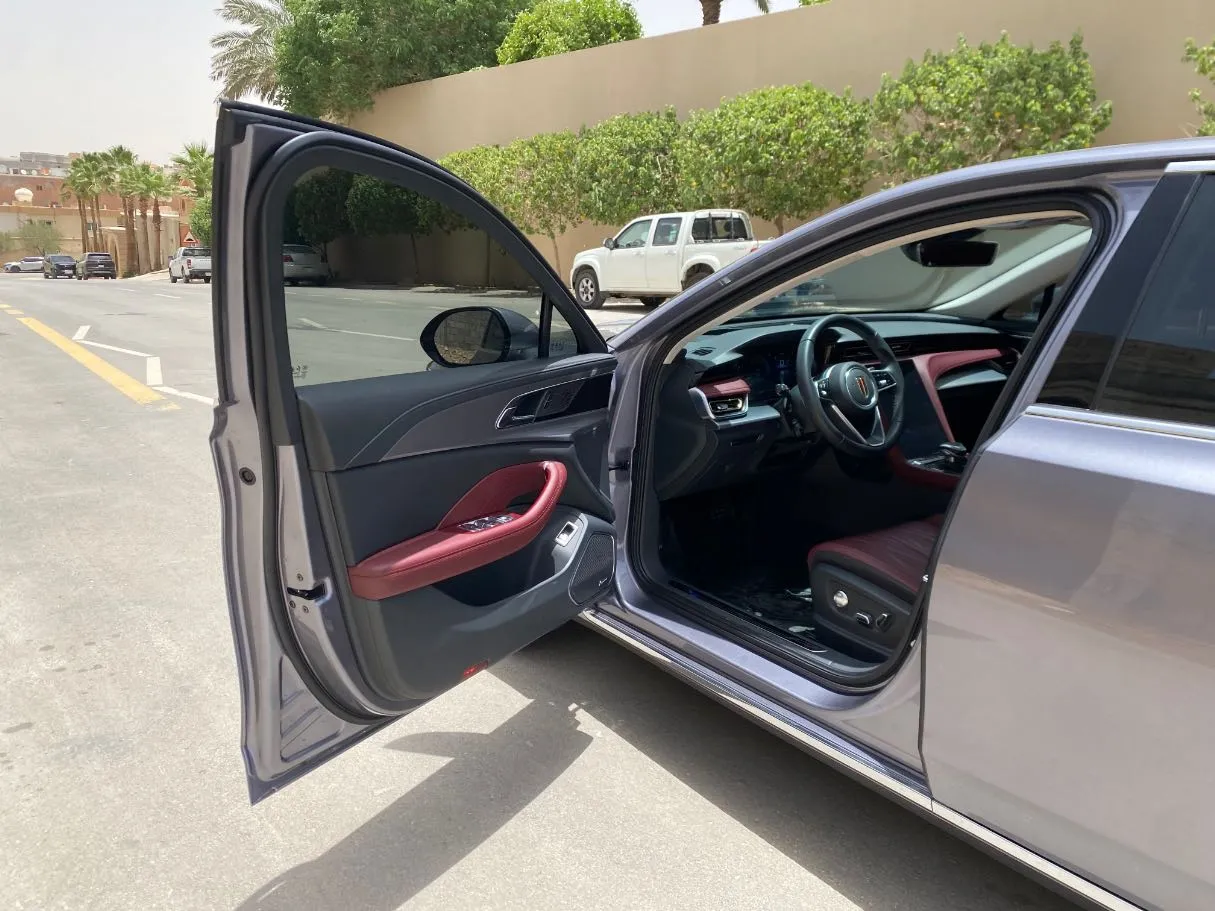 Car image 10