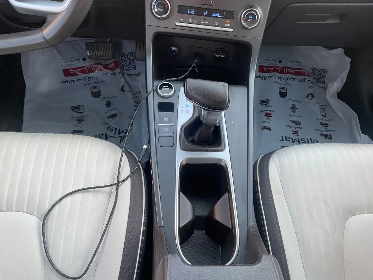 Car image 19