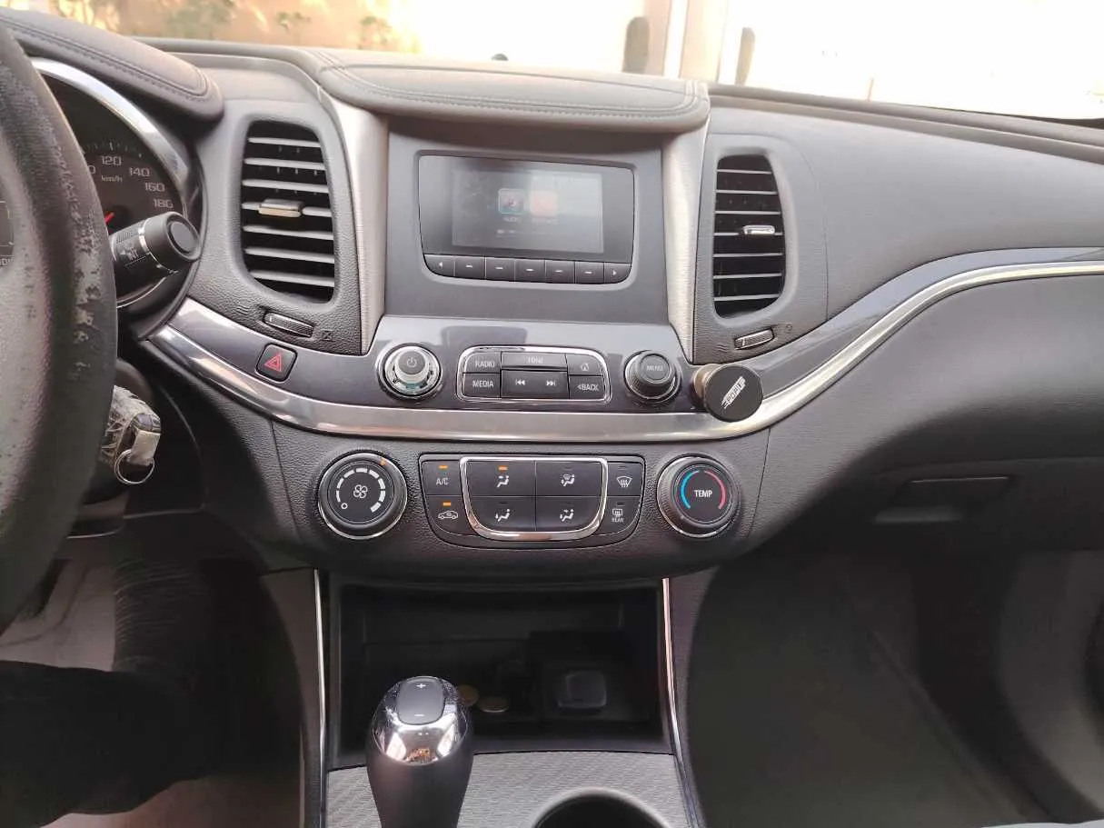 Car image 23