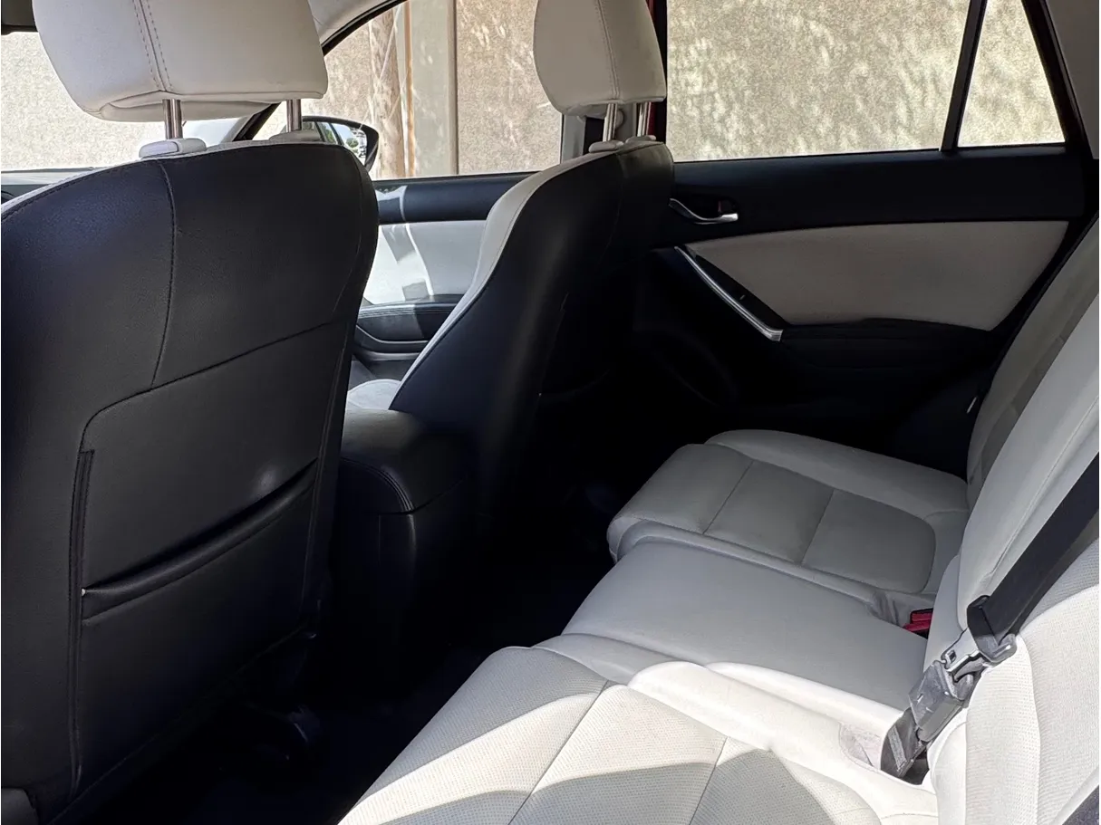 Car image 5