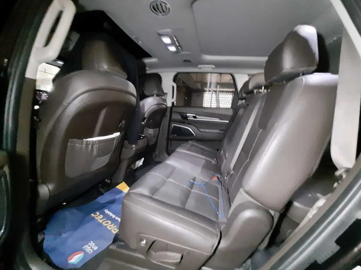 Car image 17