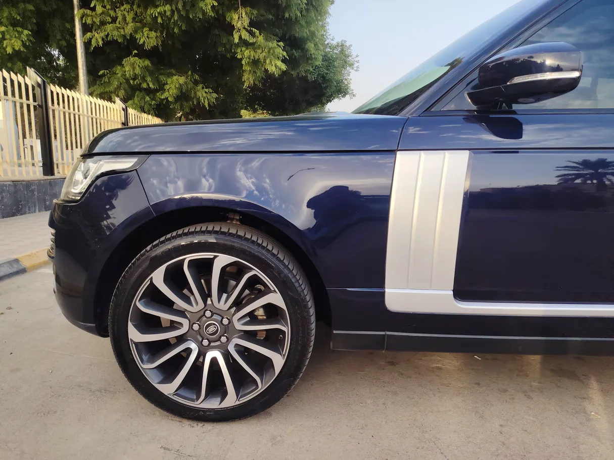 Car image 9