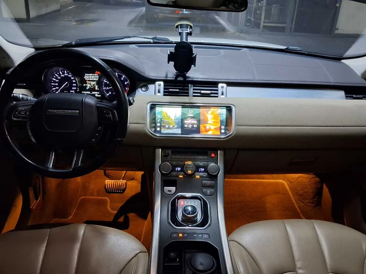 Car image 14