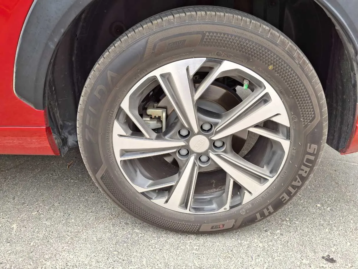 Car image 9
