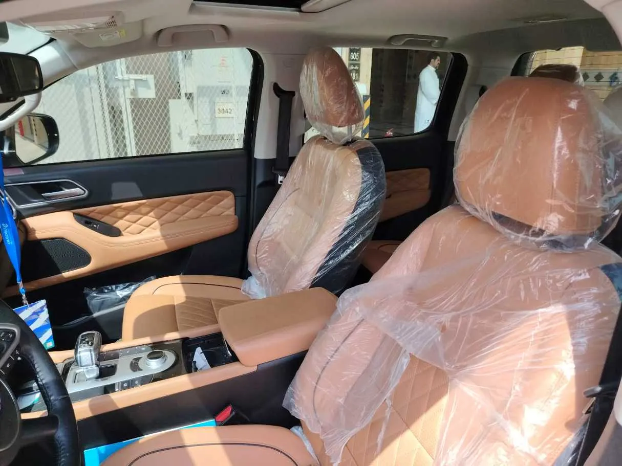 Car image 12