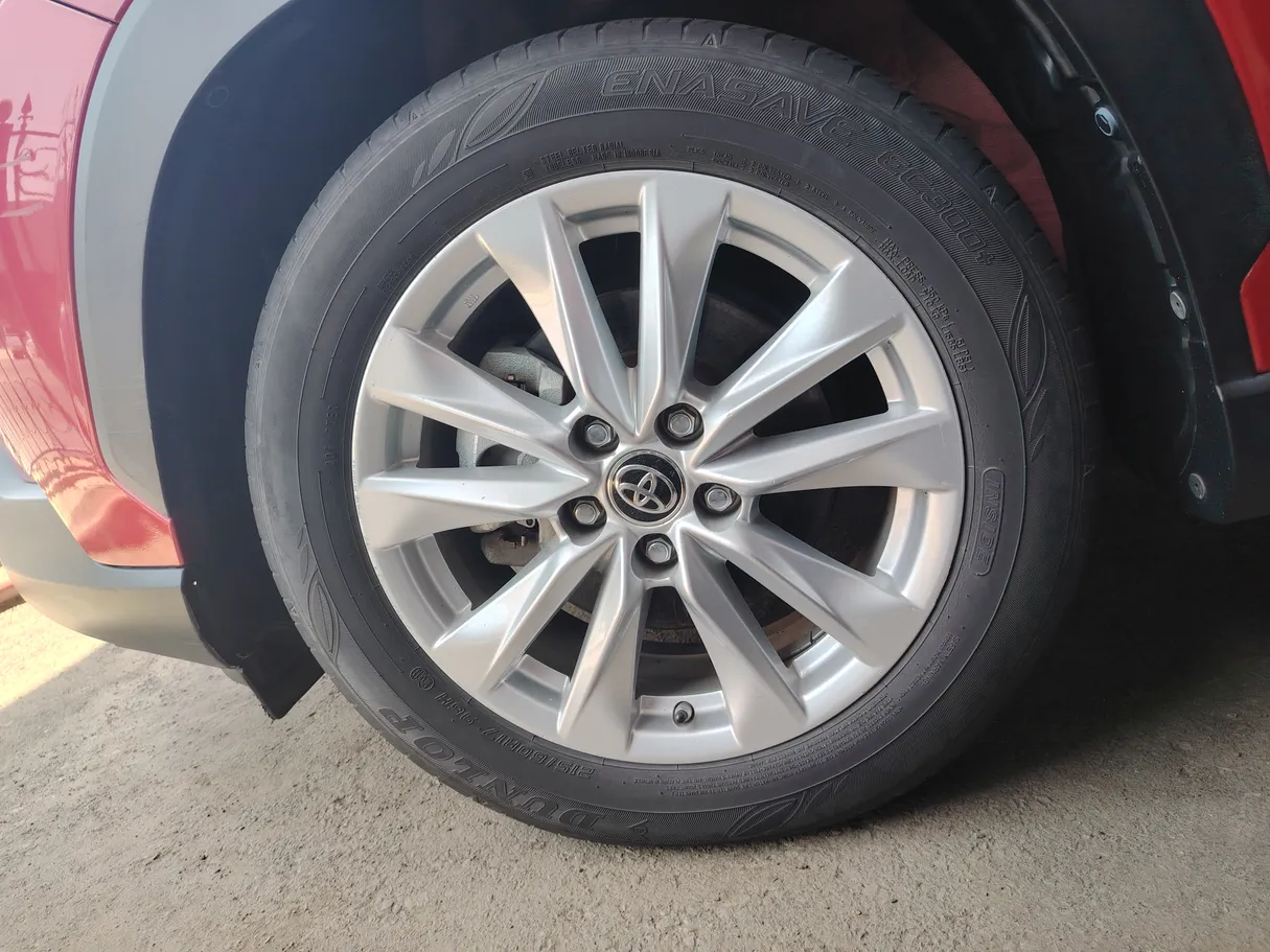 Car image 8
