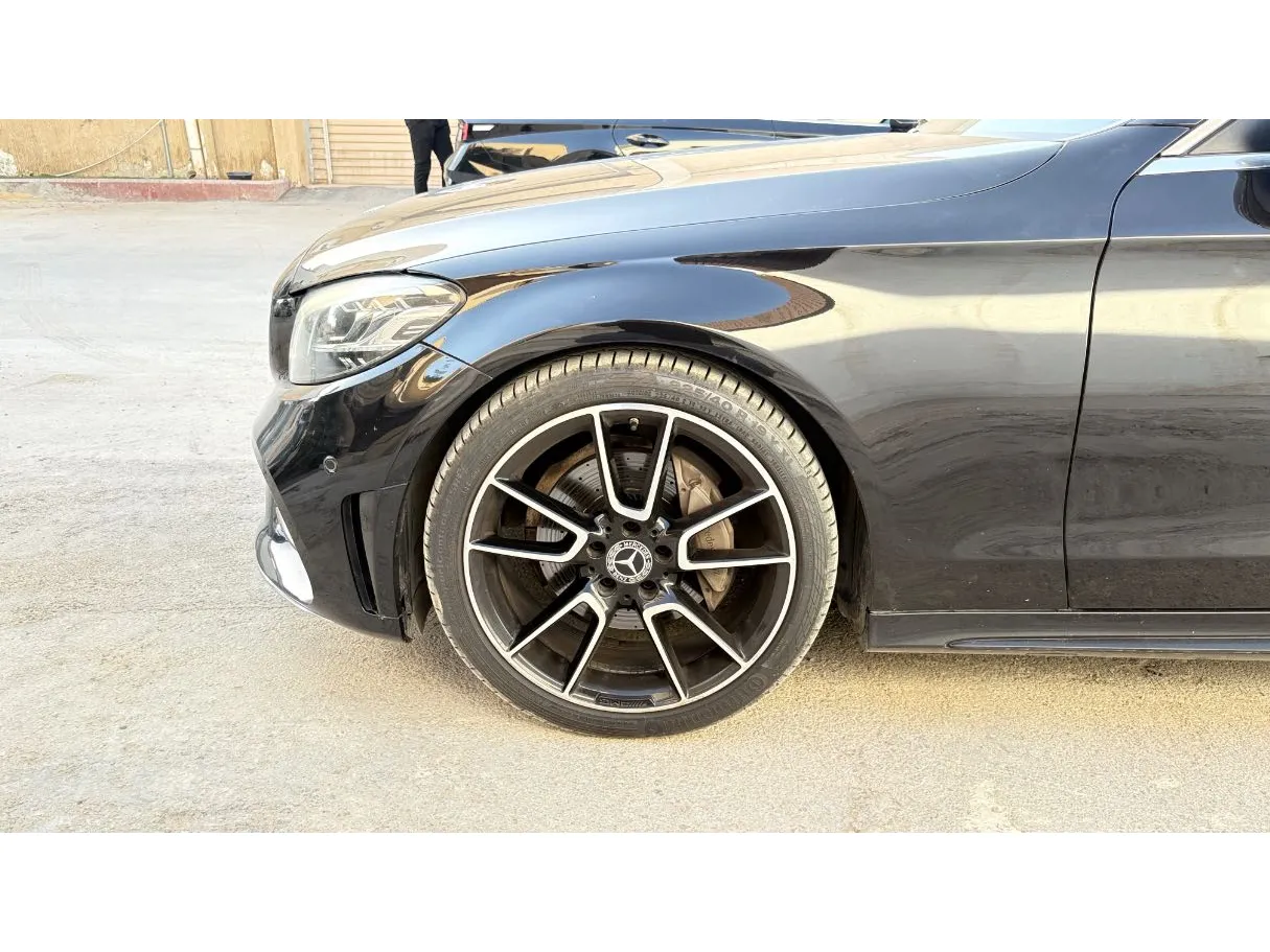 Car image 9