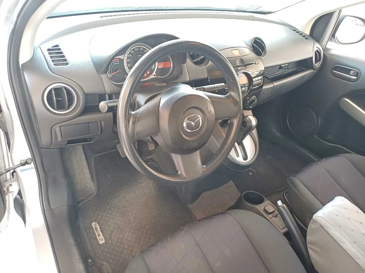 Car image 11