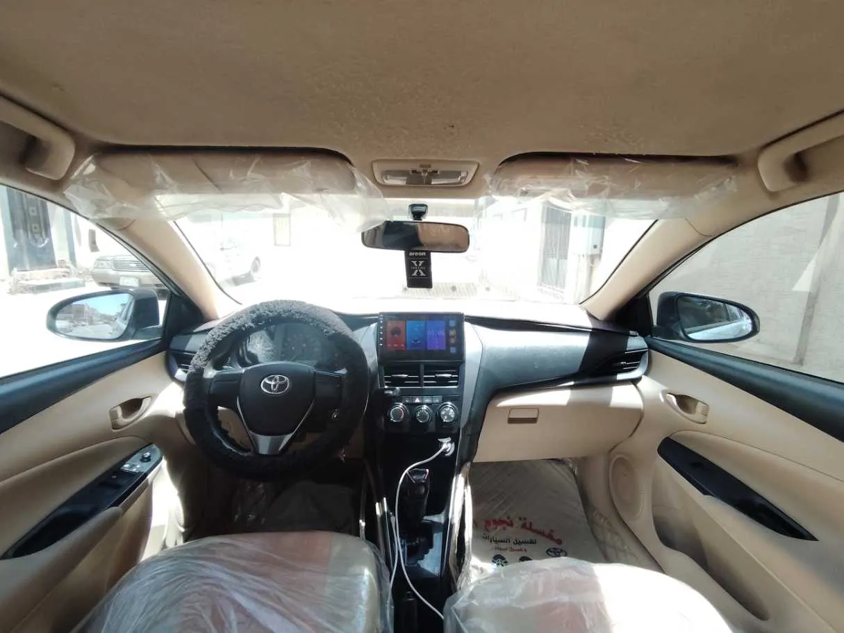 Car image 18