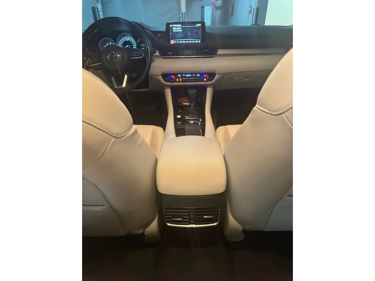 Car image 22