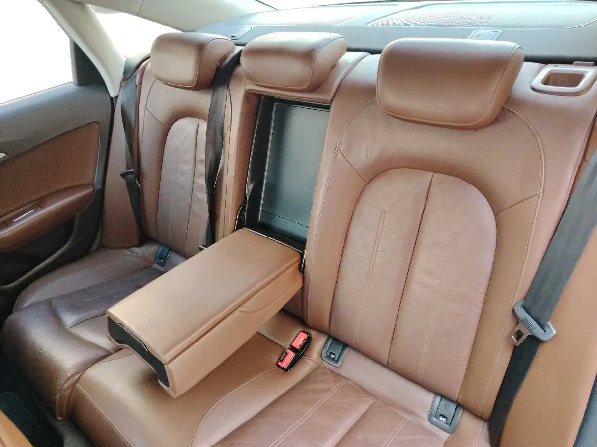 Car image 16