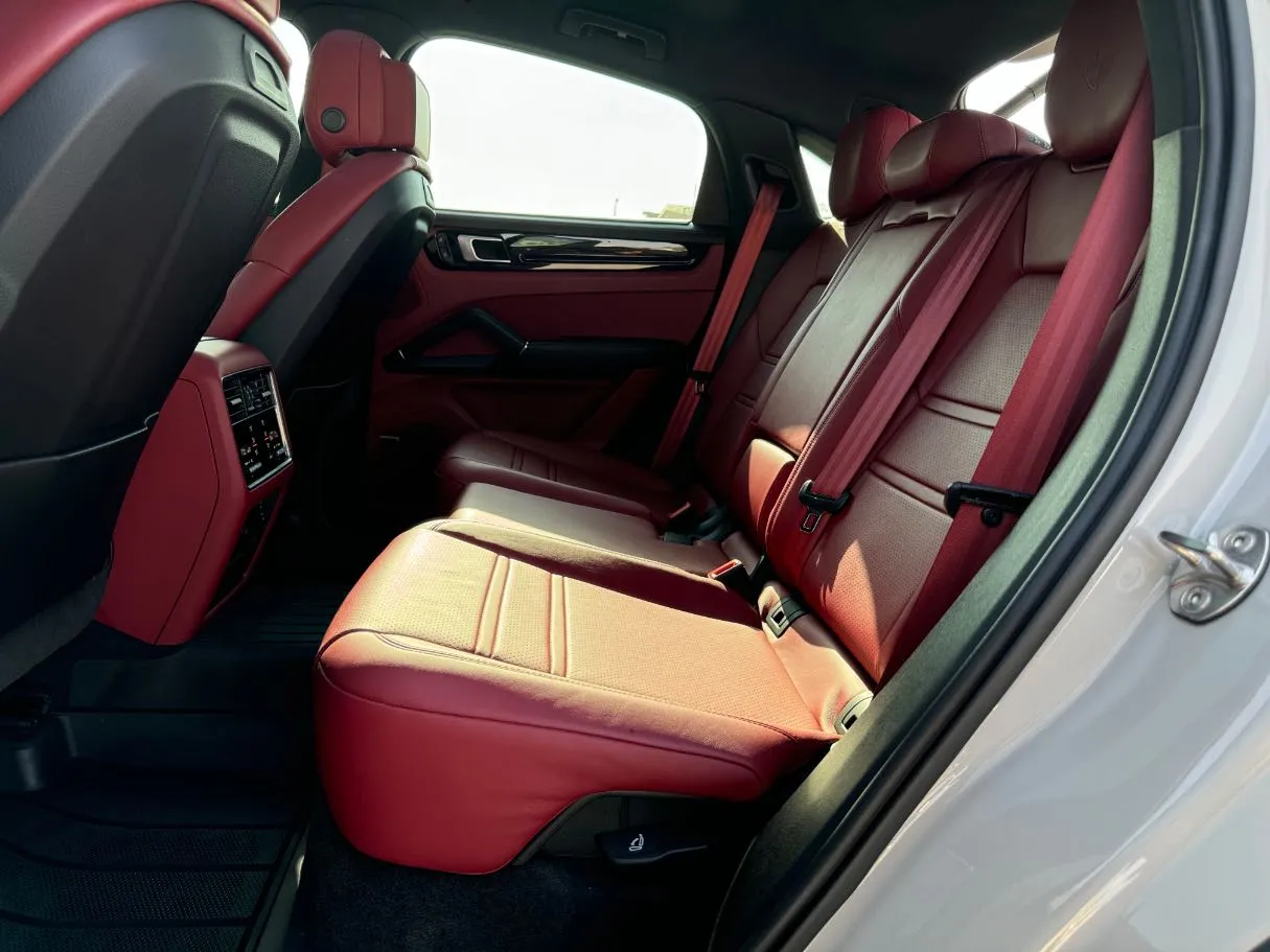 Car image 15