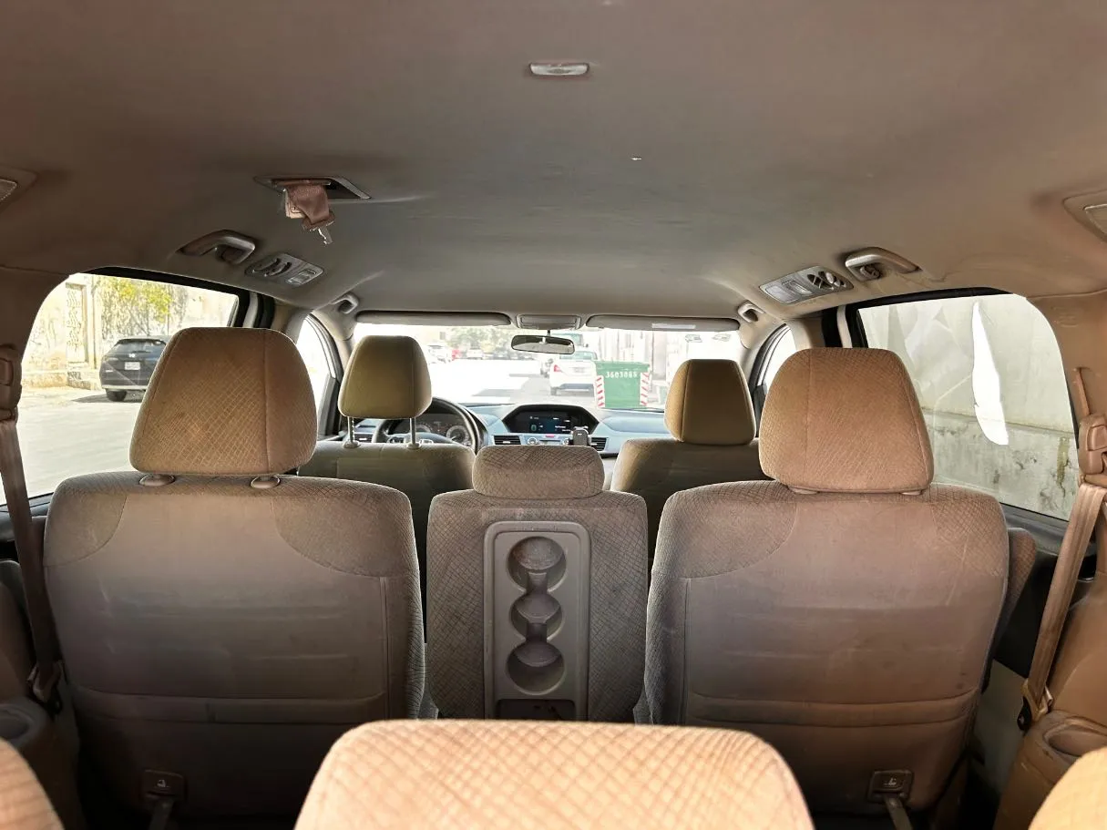Car image 14
