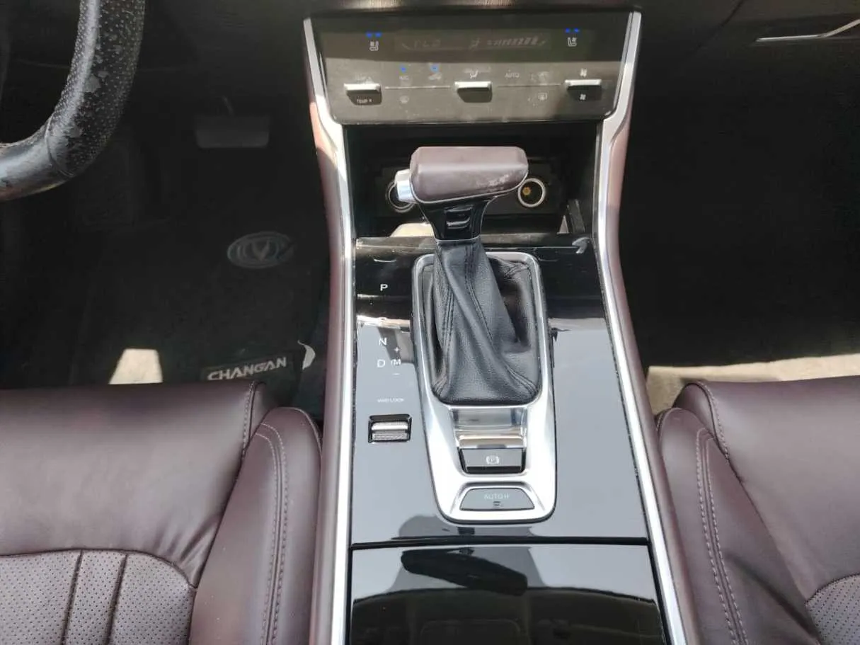 Car image 14