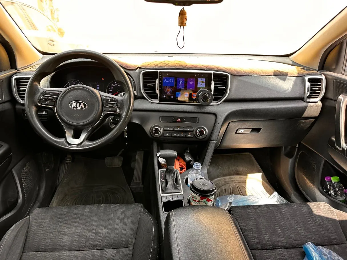 Car image 16