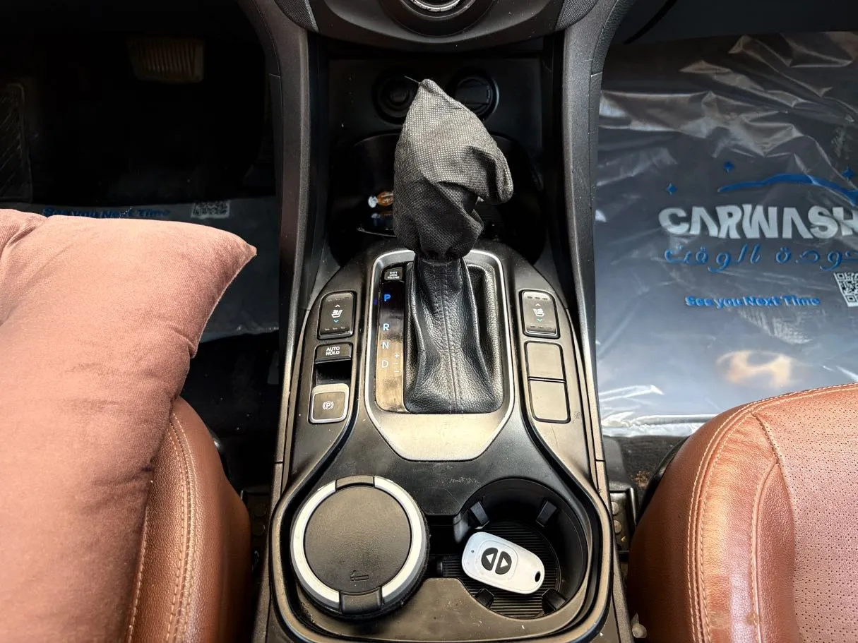 Car image 19