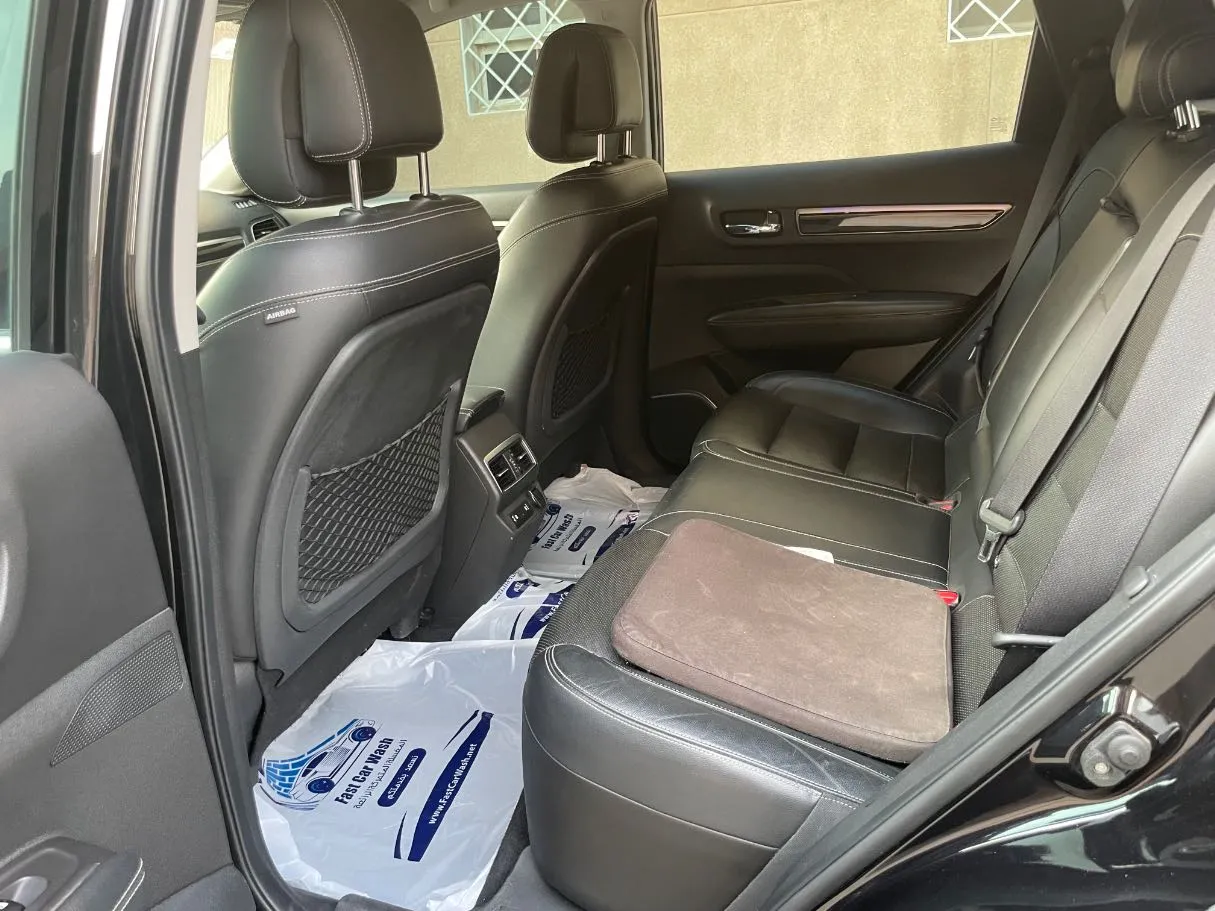 Car image 16