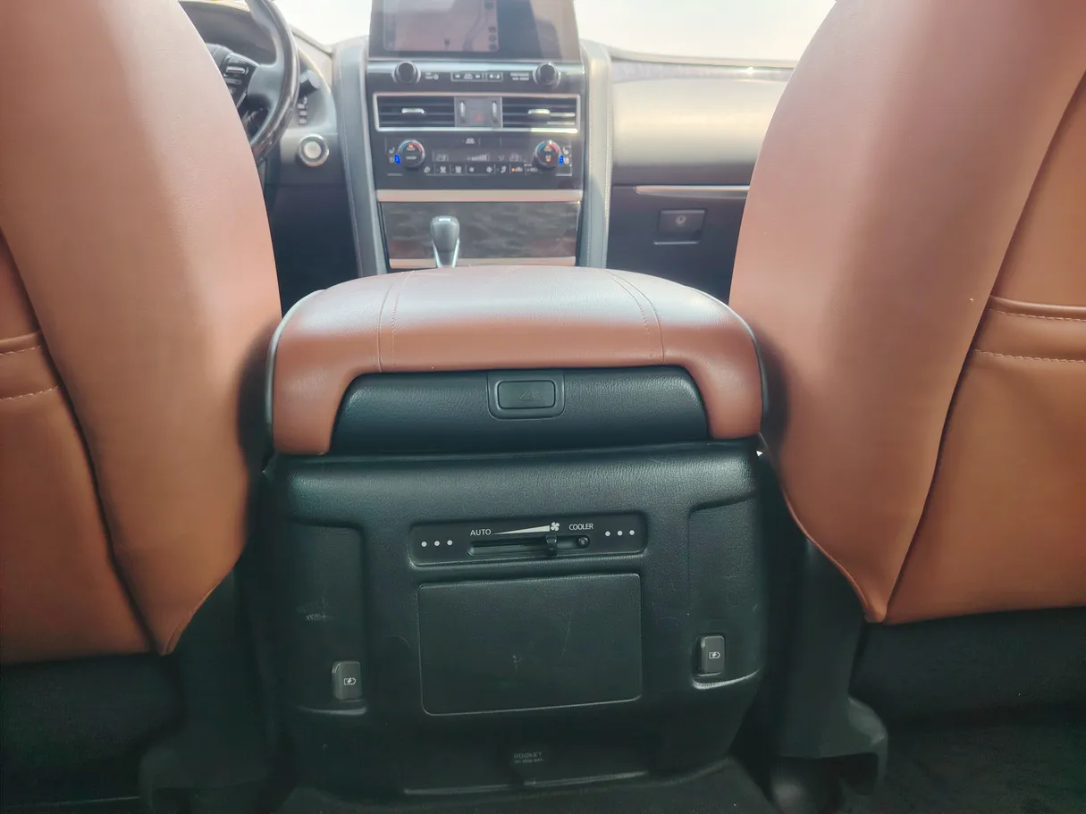 Car image 27