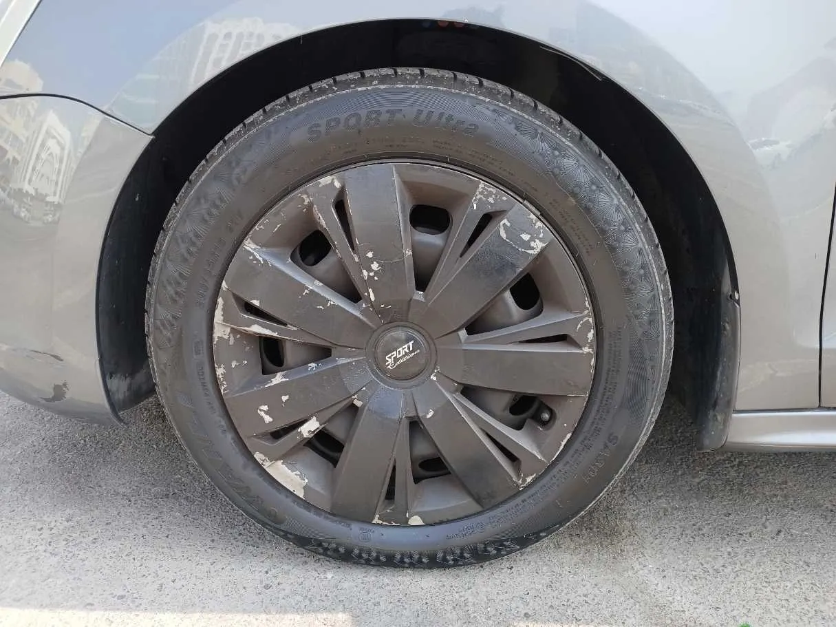 Car image 10