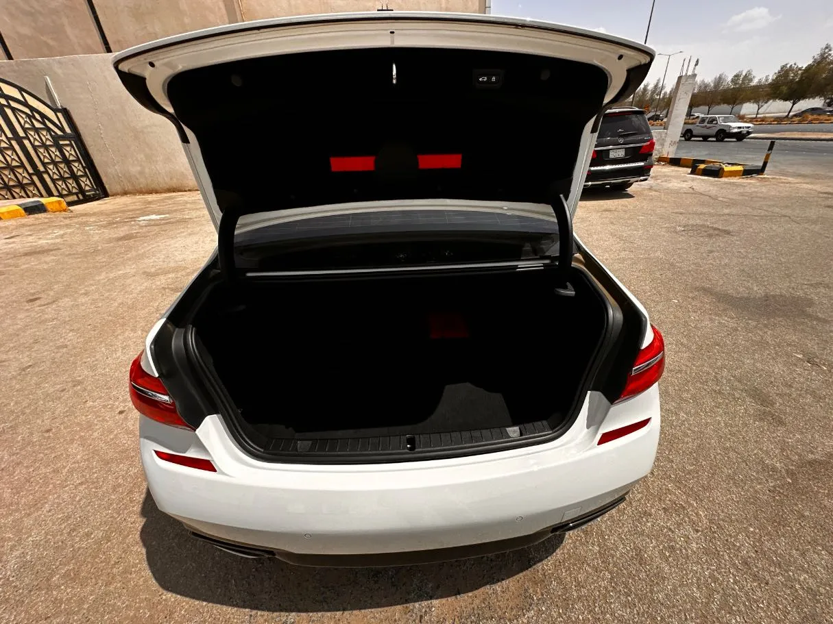 Car image 22