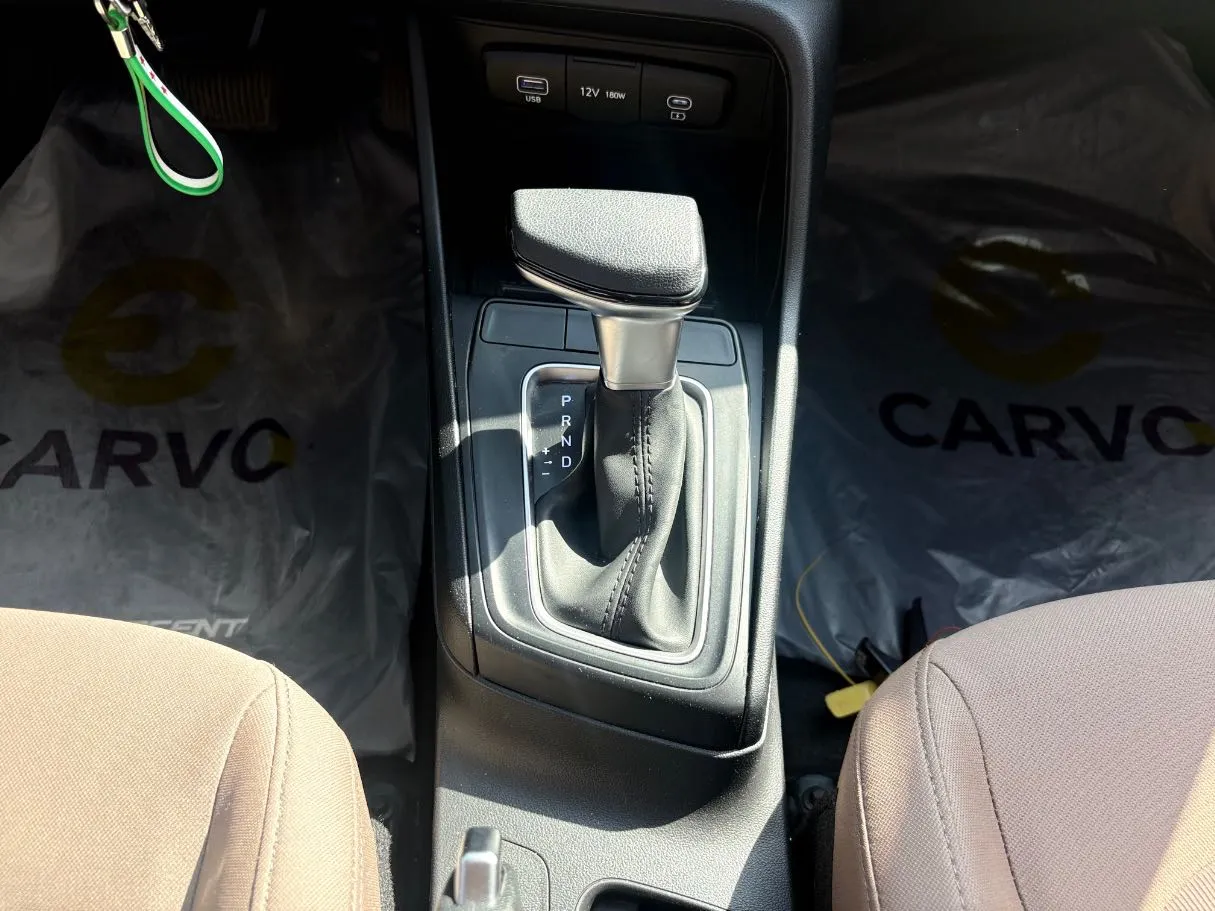 Car image 19