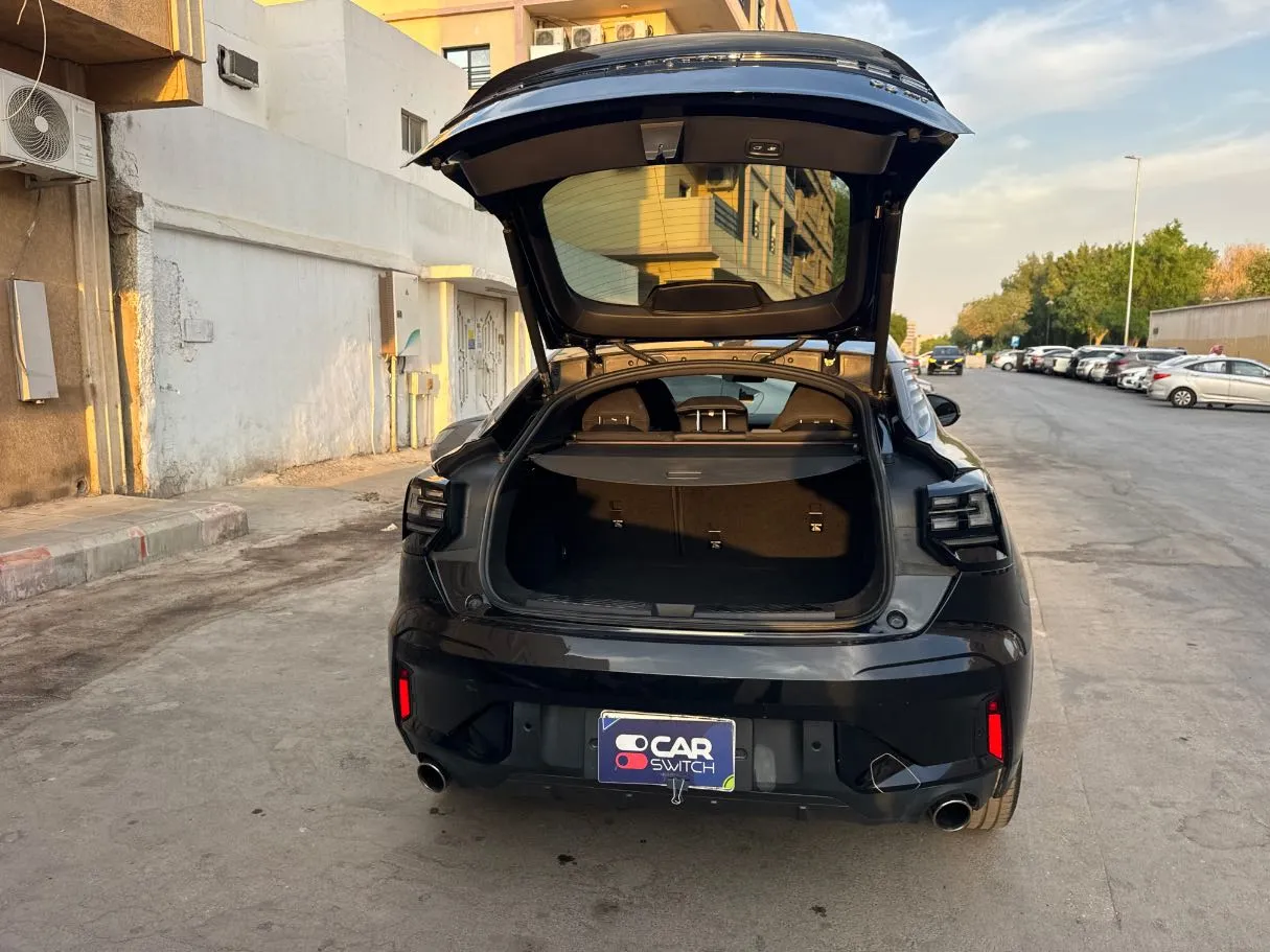 Car image 19