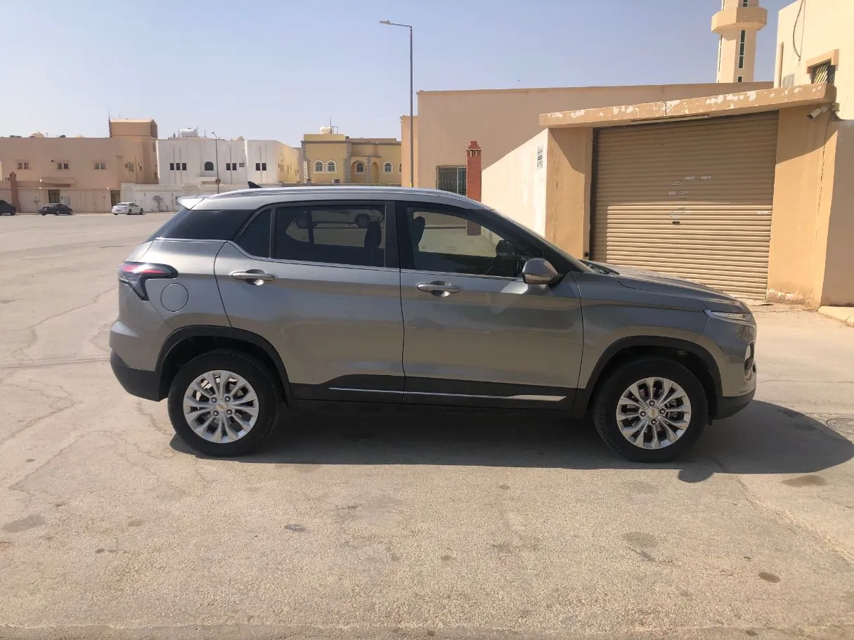 Car image 4