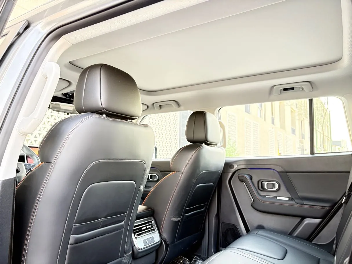 Car image 17