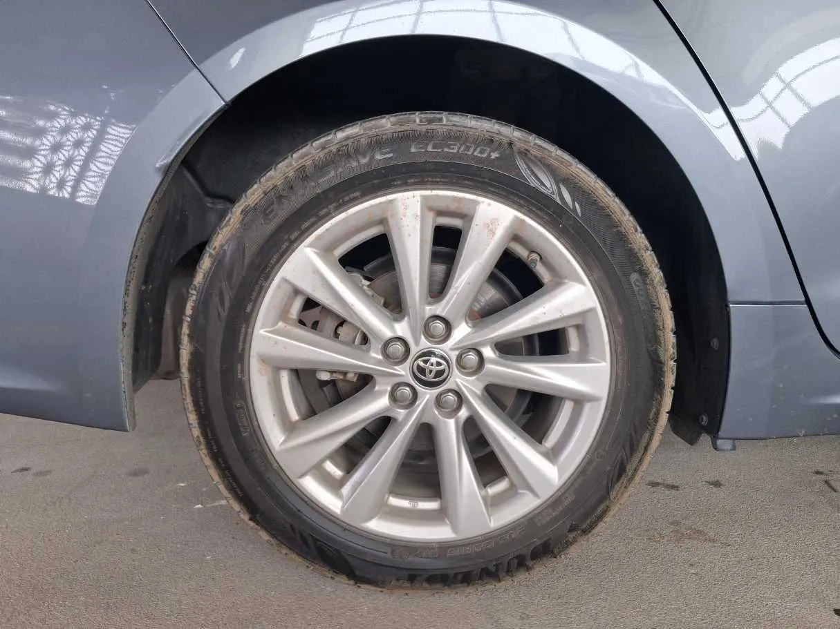 Car image 9