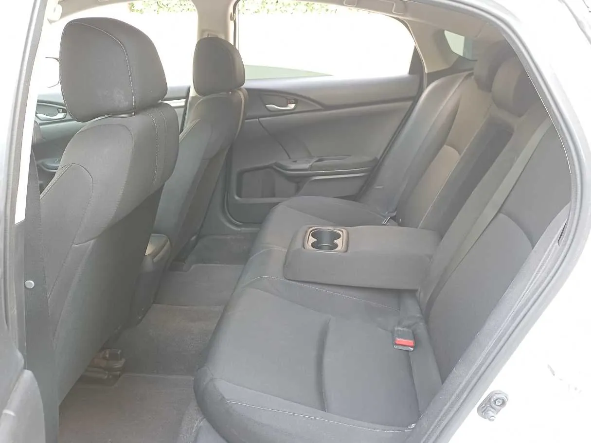 Car image 13
