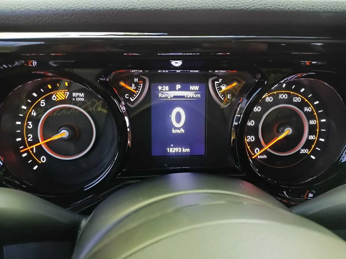 Car image 18
