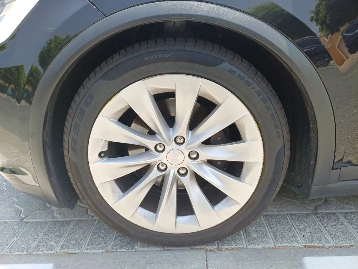 Car image 11