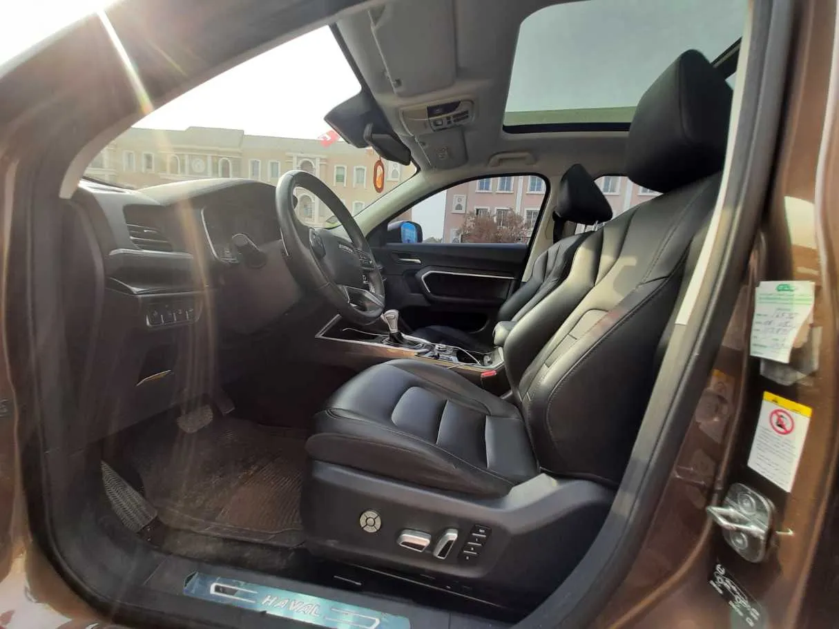 Car image 12
