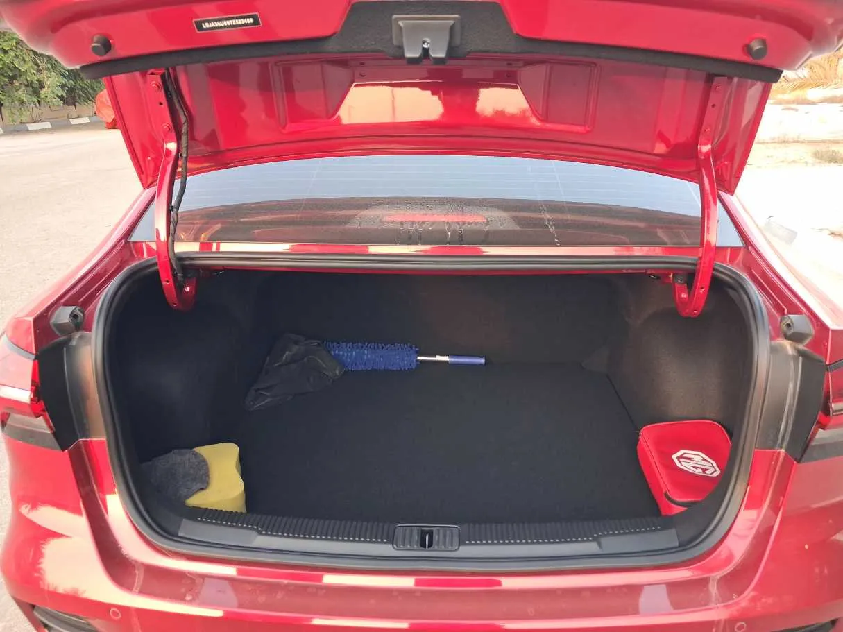 Car image 18