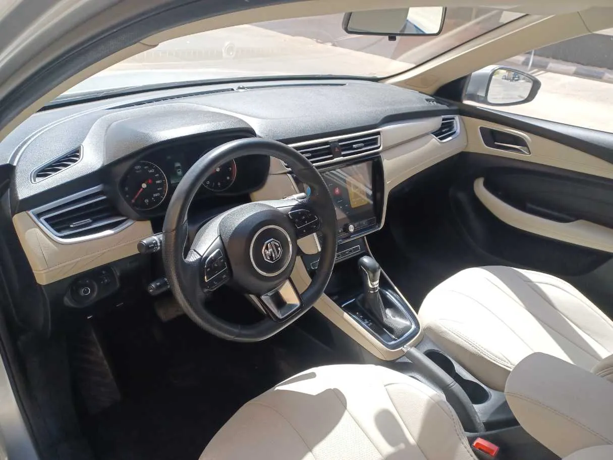 Car image 11