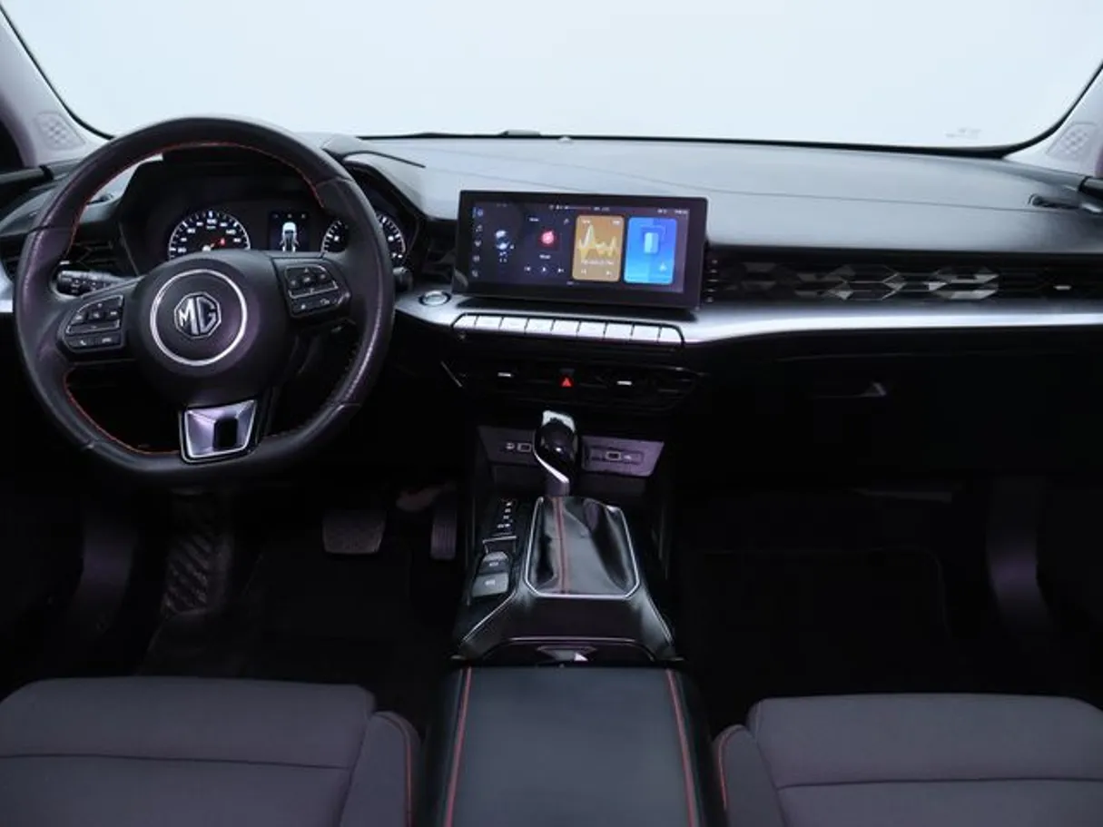 Car image 14