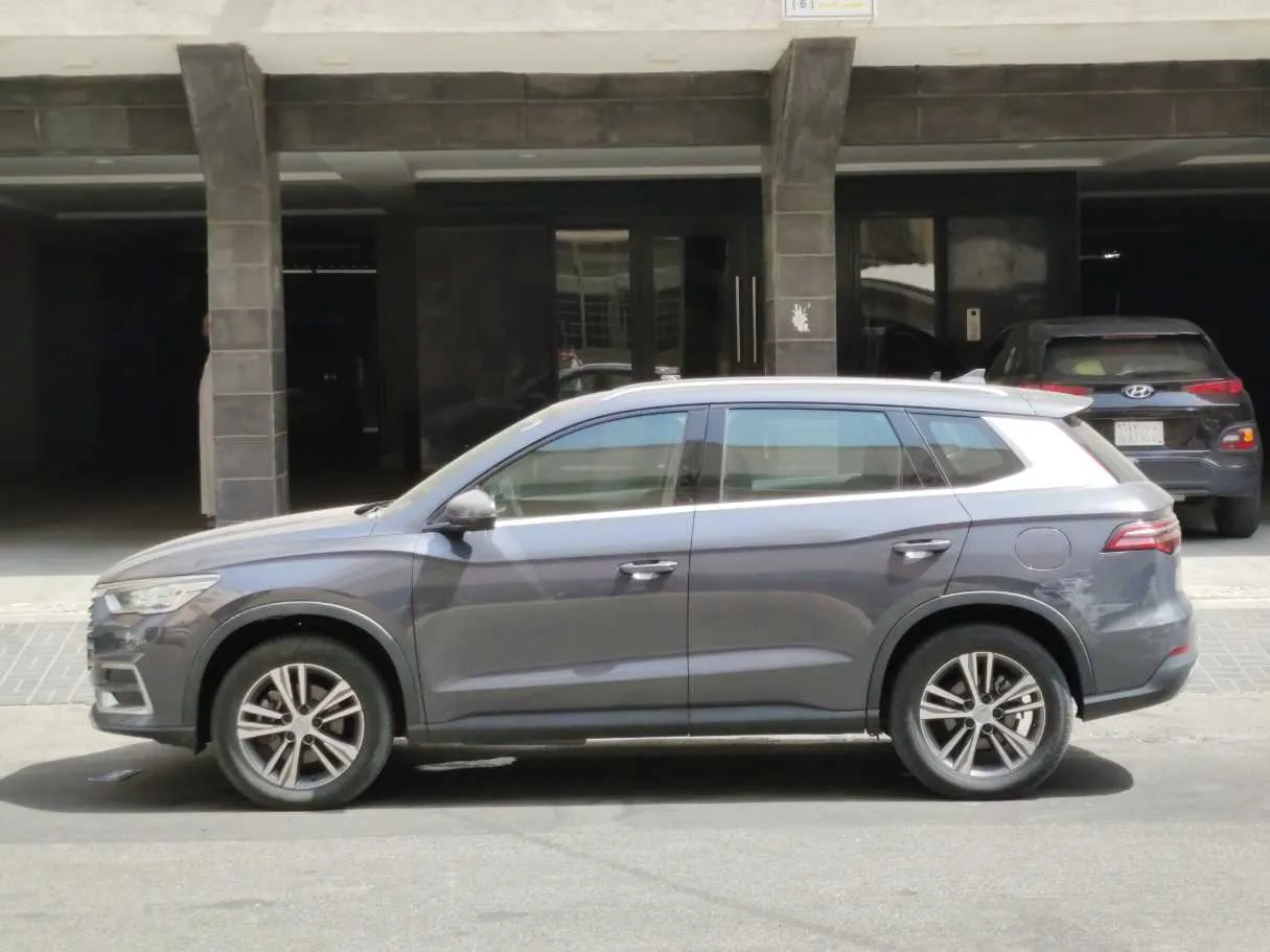 Car image 8