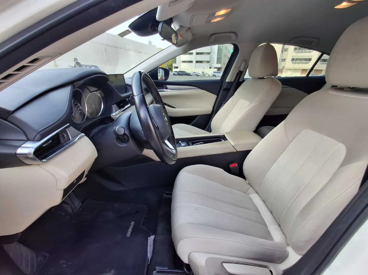 Car image 12