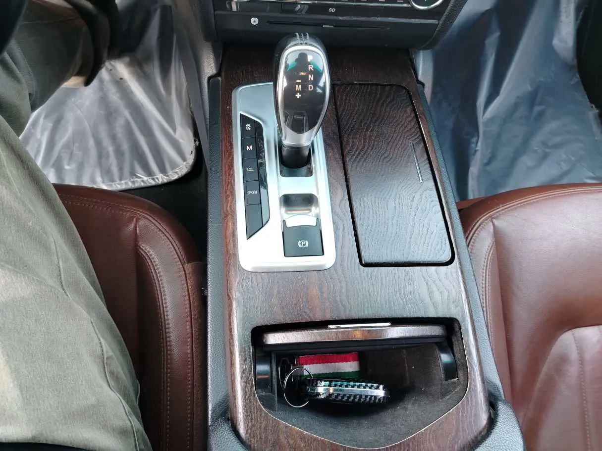 Car image 21