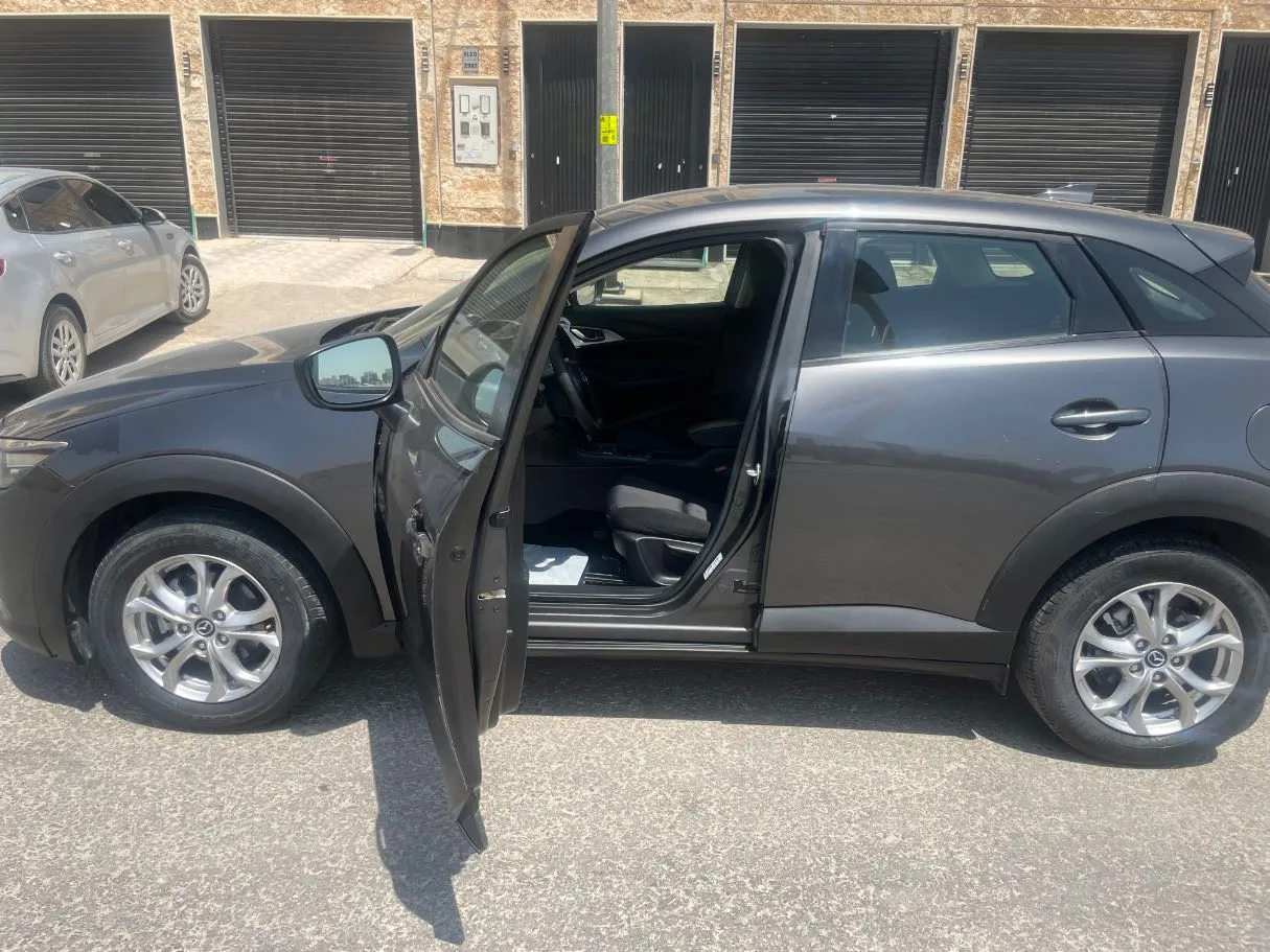 Car image 10