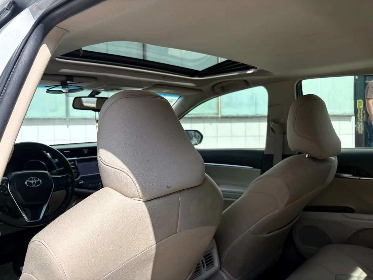 Car image 18
