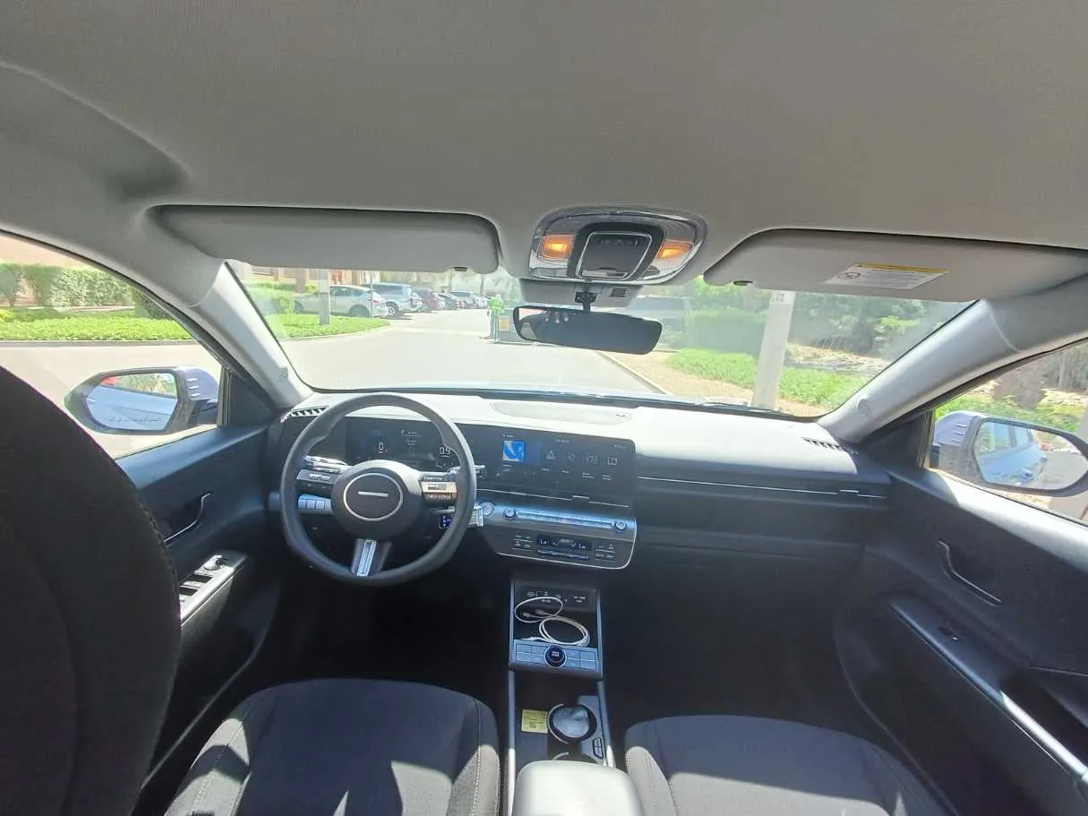 Car image 13