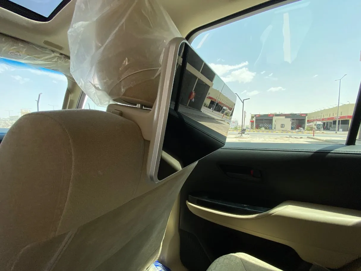 Car image 26