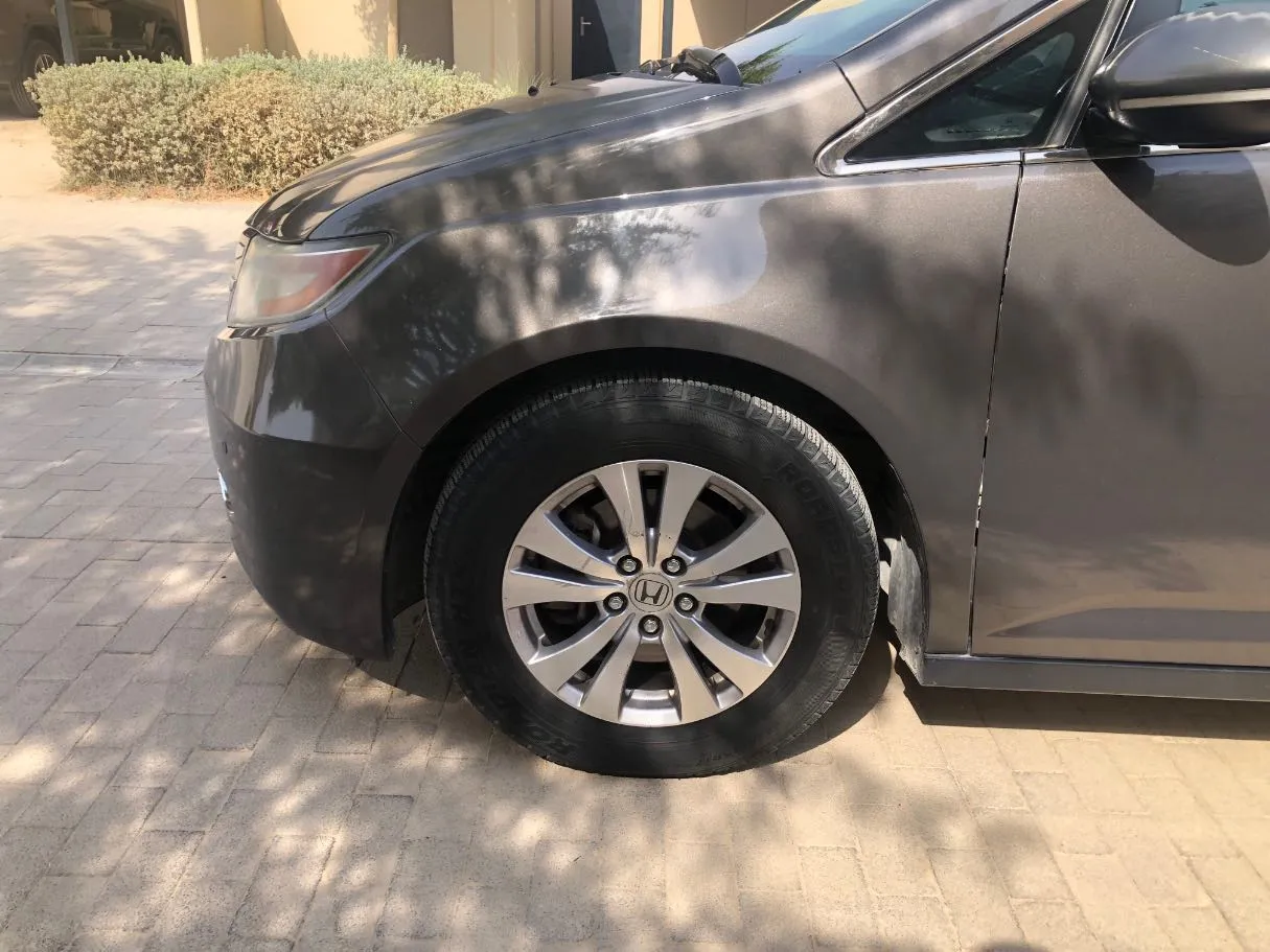 Car image 9
